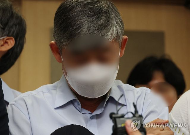 '인사비리 의혹' 전직 치안감 구속갈림길