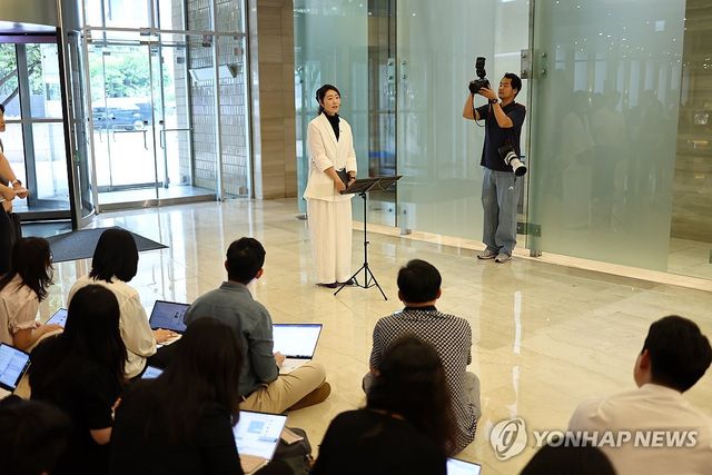 질문 답하는 강선우 장관 후보자