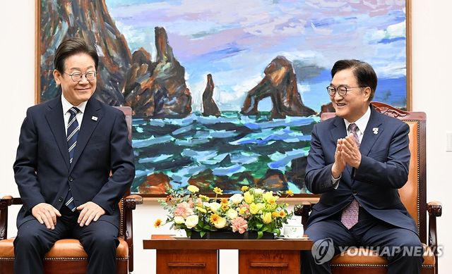 이재명 대통령, 국회의장과 추경 연설 전 환담