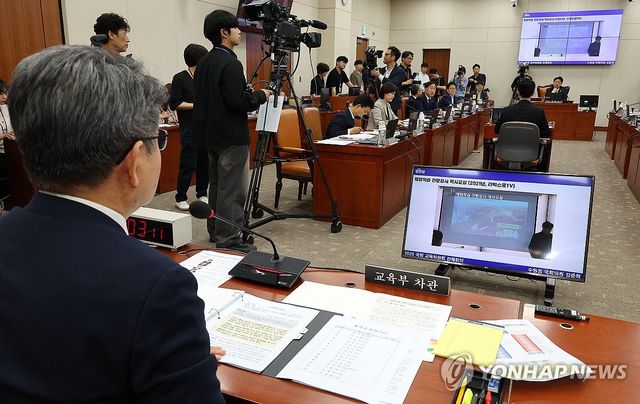 '리박스쿨' 관련 질의하는 더불어민주당 김준혁 의원