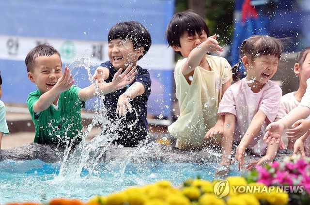 물장구치는 아이들