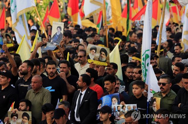 팔레스타인 깃발 등을 들고 바그다드 시내에서 시위를 벌이는 친이란 시아파 민병대 지지자들