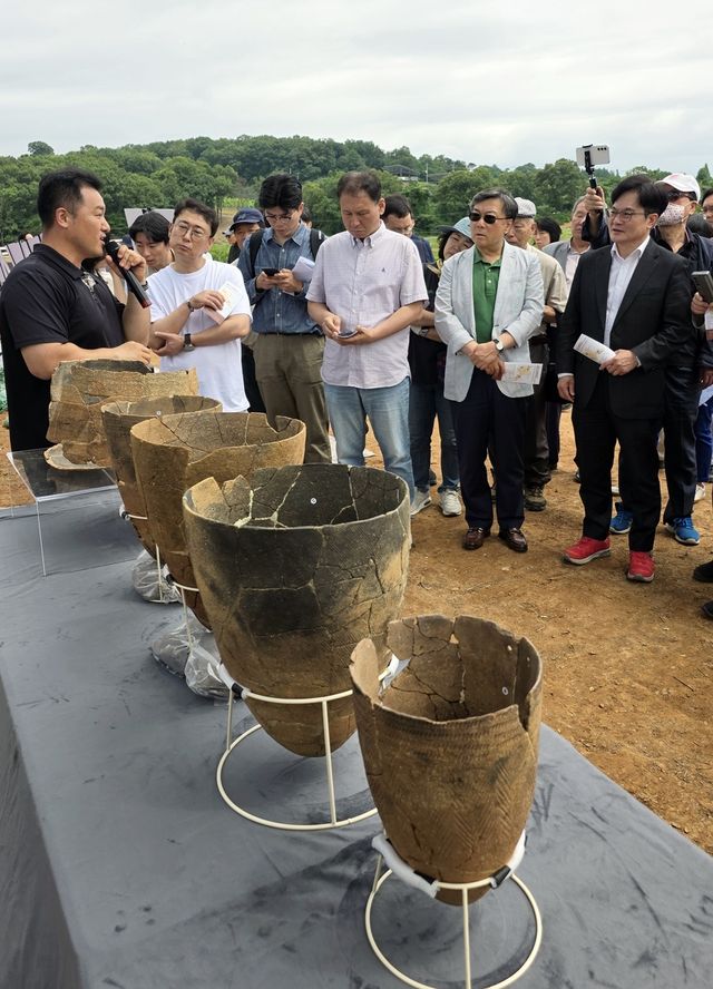 김포 신안리에서 출토된 빗살무늬 토기