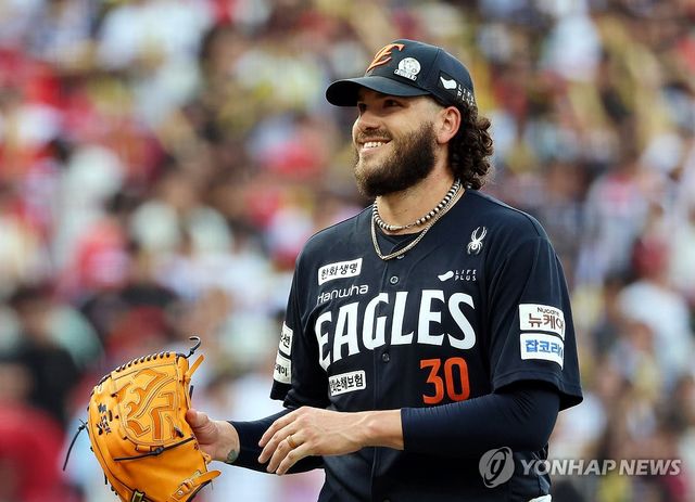 미소 짓는 폰세