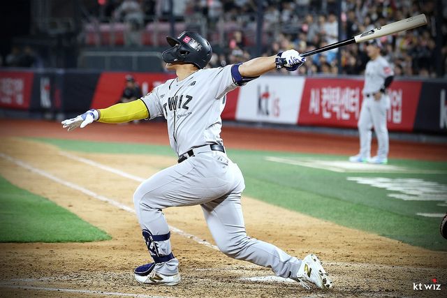 kt 안현민의 만루홈런