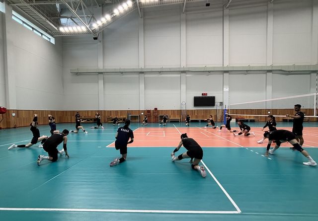 스트레칭하는 여자배구 대표팀 선수들