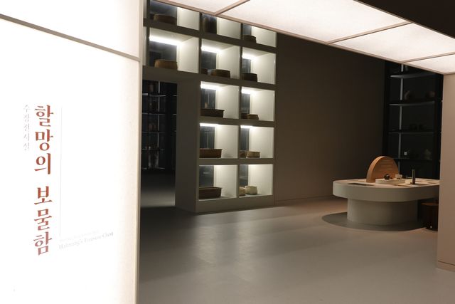 설문대할망전시관 상설 1관 민속관 내 대규모 개방형 수장고인 '할망의 보물함'