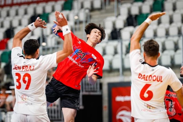 튀니지전에서 슛을 던지는 이호현(원광대)