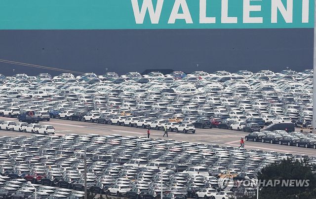 수출 기다리는 자동차