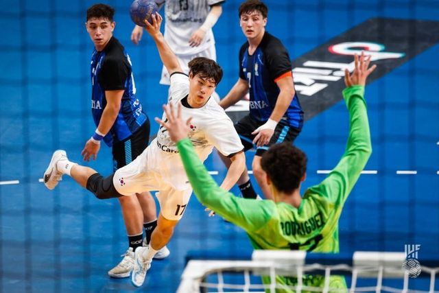 아르헨티나 전에서 슛을 던지는 김현민