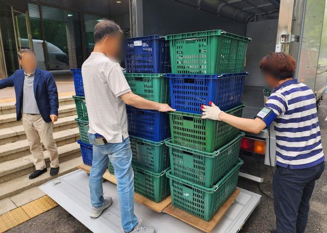 폐기업체 차량에 실려 있던 사무장비들
