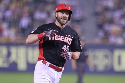 위즈덤, 동점 솔로포