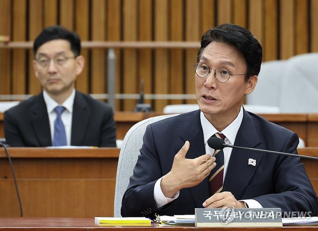 주진우 의원 질의에 답변하는 김민석 후보자