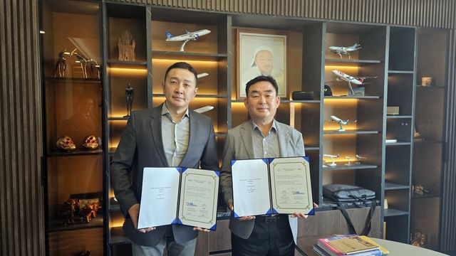 강원랜드 최철규 대표이사 직무대행(왼쪽)과 원 몽골리아 암밧 대표