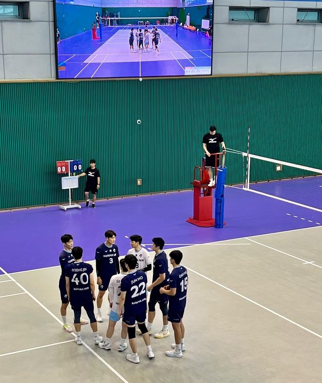 연습경기에 나선 대한항공 선수들