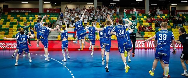 8강에서 슬로베니아를 꺾고 기뻐하는 페로제도 선수들. 