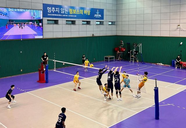 대한항공과 KB손보의 연습경기 장면 