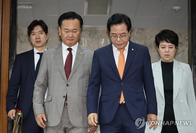 원내대책회의 참석하는 송언석 원내대표