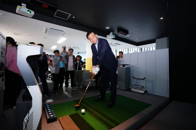 성북정릉스크린파크골프장 개장식에 참석한 이승로 구청장