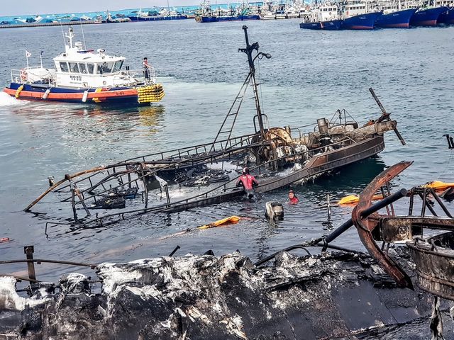 감식 활동하는 해경 수중 감식관
