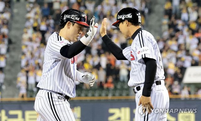 연장전 솔로 홈런 친 LG 박동원