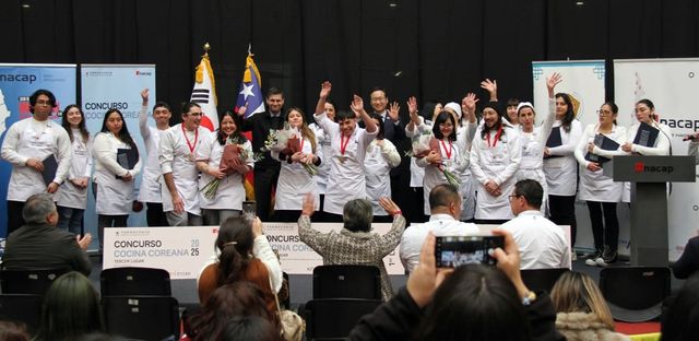 27일(현지시간) 칠레에서 열린 한식 경연대회 참가자들