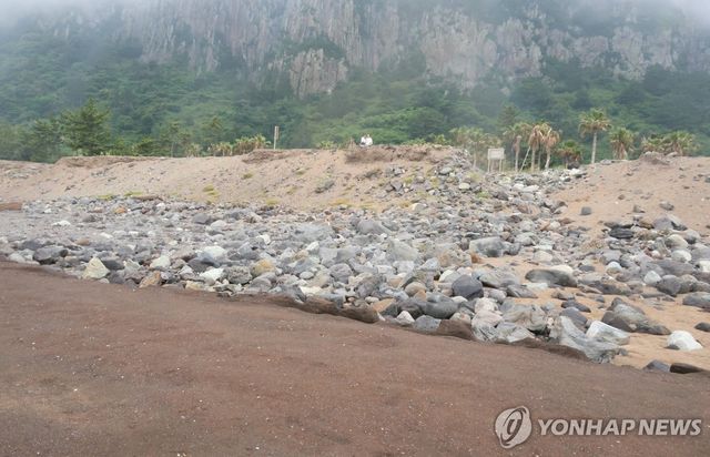 급경사 지대의 황우치 해안