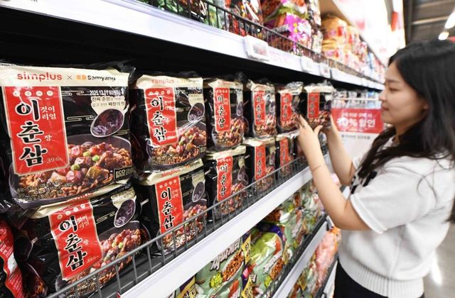 홈플러스의 주력 PB라면 '이춘삼 짜장라면'