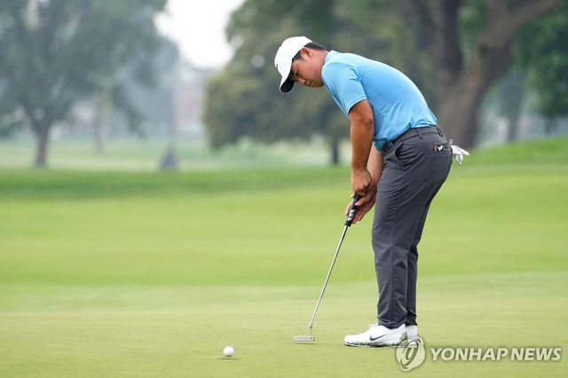 퍼트하는 김주형