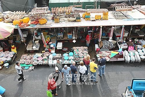 부산의 대표적인 관광명소인 자갈치시장