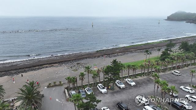 사라져가는 황우치 해안 사구