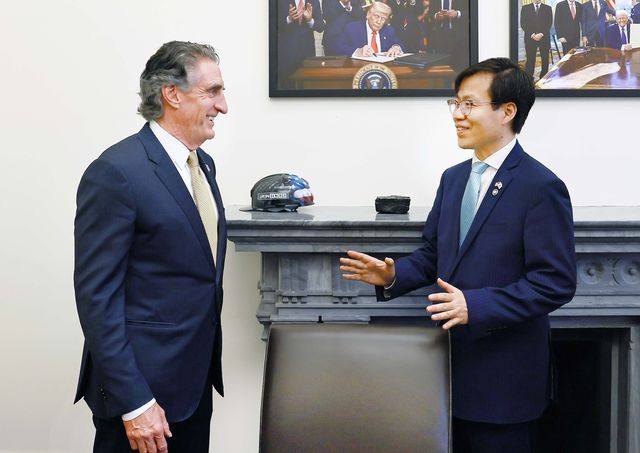 더그 버검 국가에너지위원회 의장 만나는 여한구 통상교섭본부장