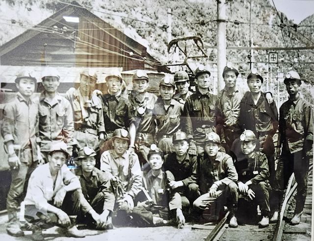 파독 광부들이 태백에서 훈련 후 찍은 사진