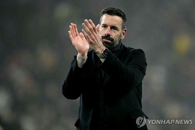 레스터 시티 감독에서 물러난 뤼트 판니스텔로이.