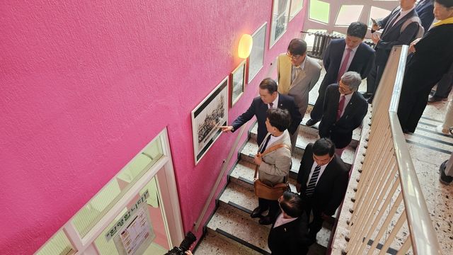 파독광부기념회관 둘러보는 도 방문단