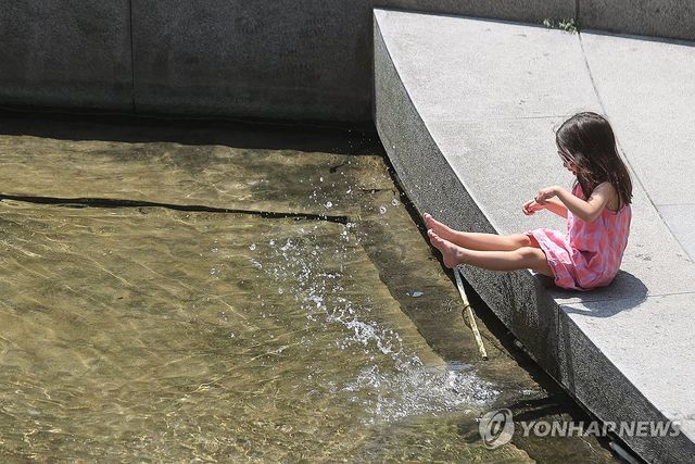 이 더위도 첨벙첨벙 날아갔으면