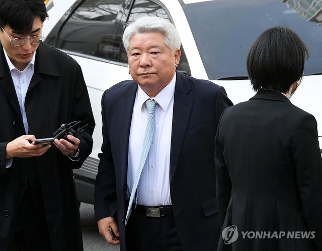 서부지법 들어서는 김홍일 변호사