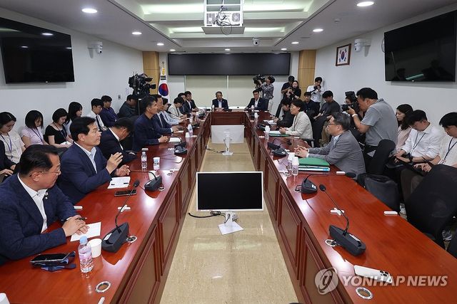 농해수위 의원들 만난 송미령 장관