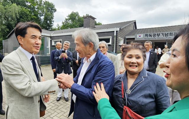 파독 광부들과 다시 만난 김진태 도지사