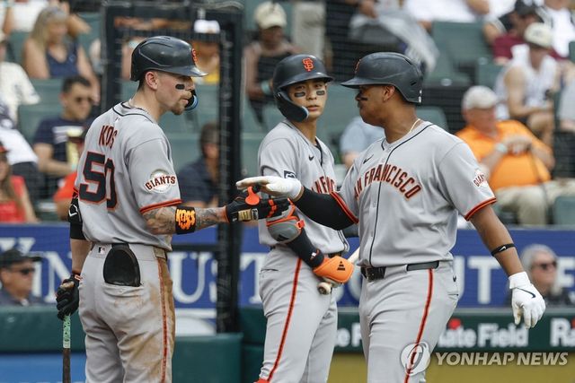 이정후(가운데). 