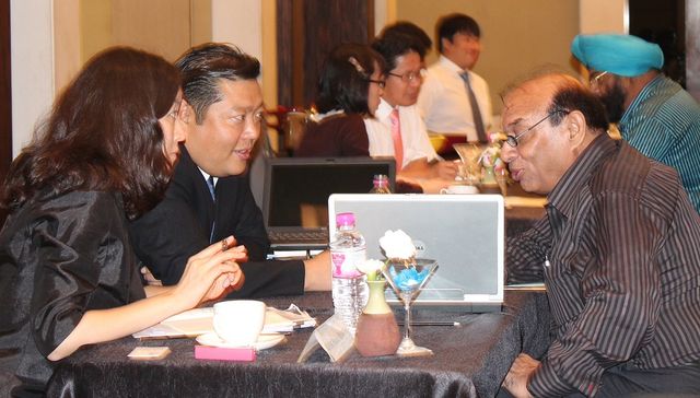 수출상담회 갖는 부산시 무역사절단