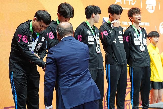 아시아 유스 챔피언십 남자 U-19 단체전 은메달을 딴 선수들