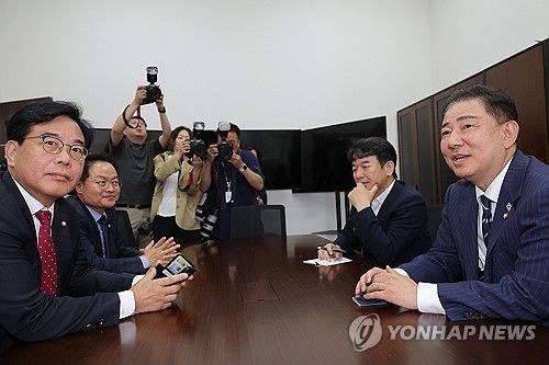 회동하는 여야 원내대표