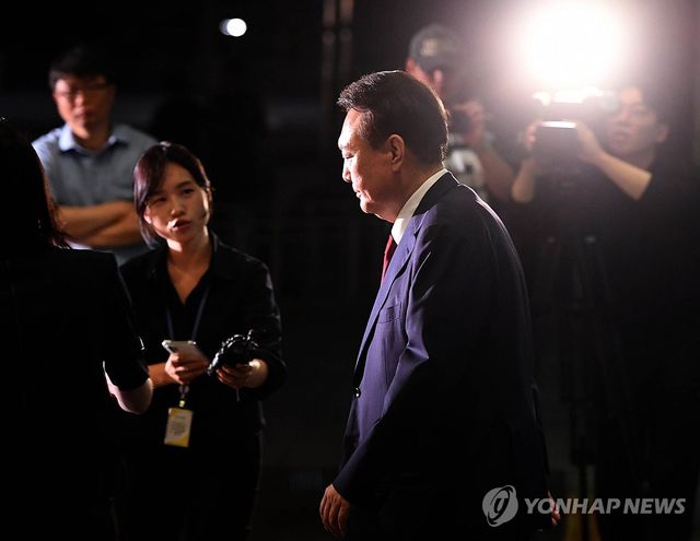 귀가하는 윤석열 전 대통령