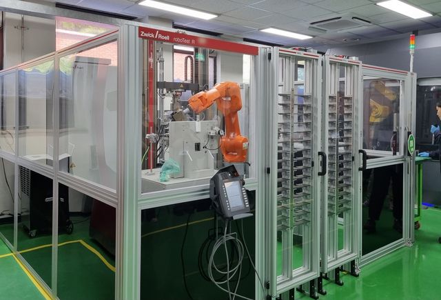 만능 인장시험기 