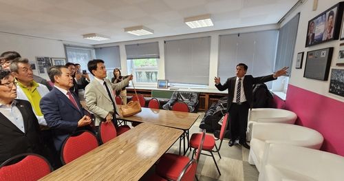 파독광부기념회관 둘러보는 도 방문단