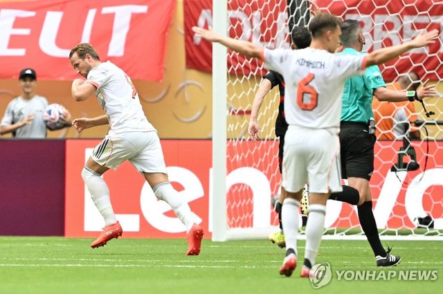 골세리머니를 펼치는 뮌헨의 해리 케인