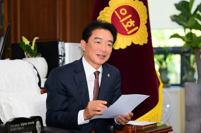 최학범 경남도의회 의장