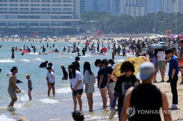 피서객 몰려든 해운대