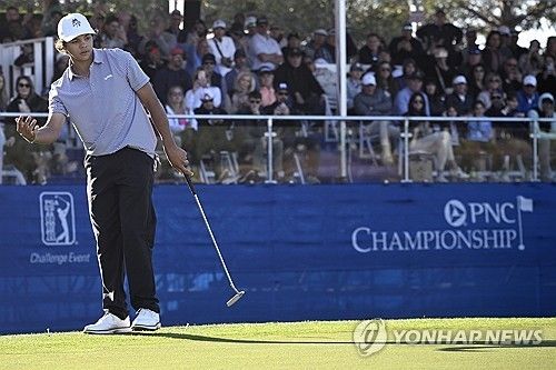 찰리 우즈의 경기 모습.